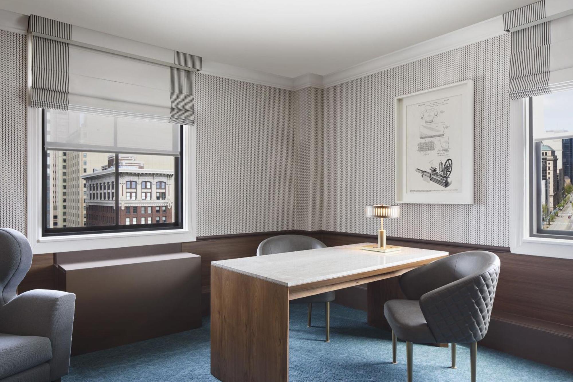 Renaissance Hotel 4*