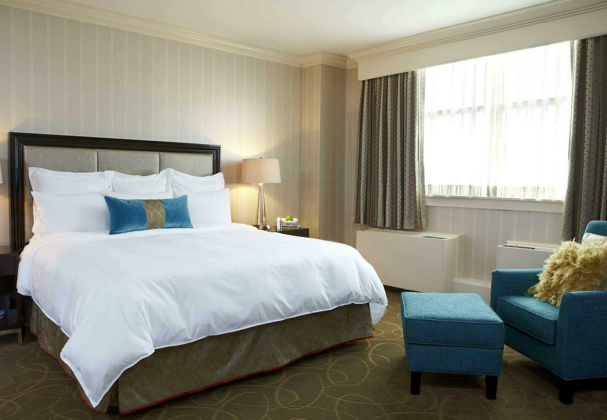 Renaissance Hotel 4*